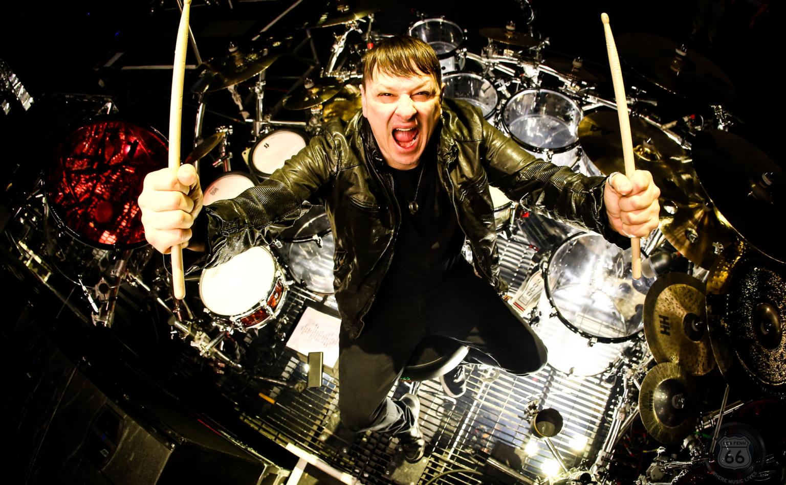 Ray Luzier - Photo: Robb Fenn